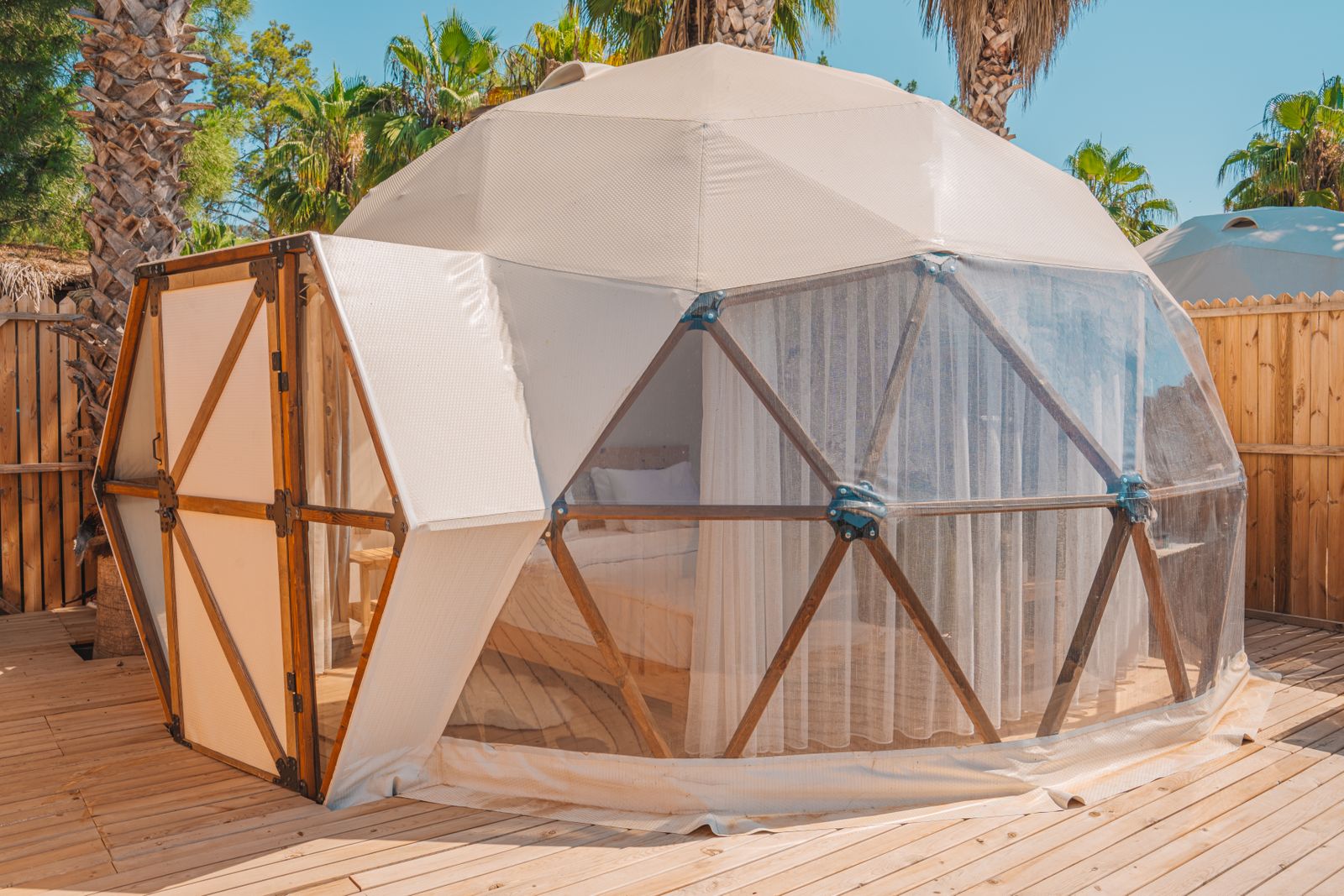Lều vòm Glamping hướng vịnh